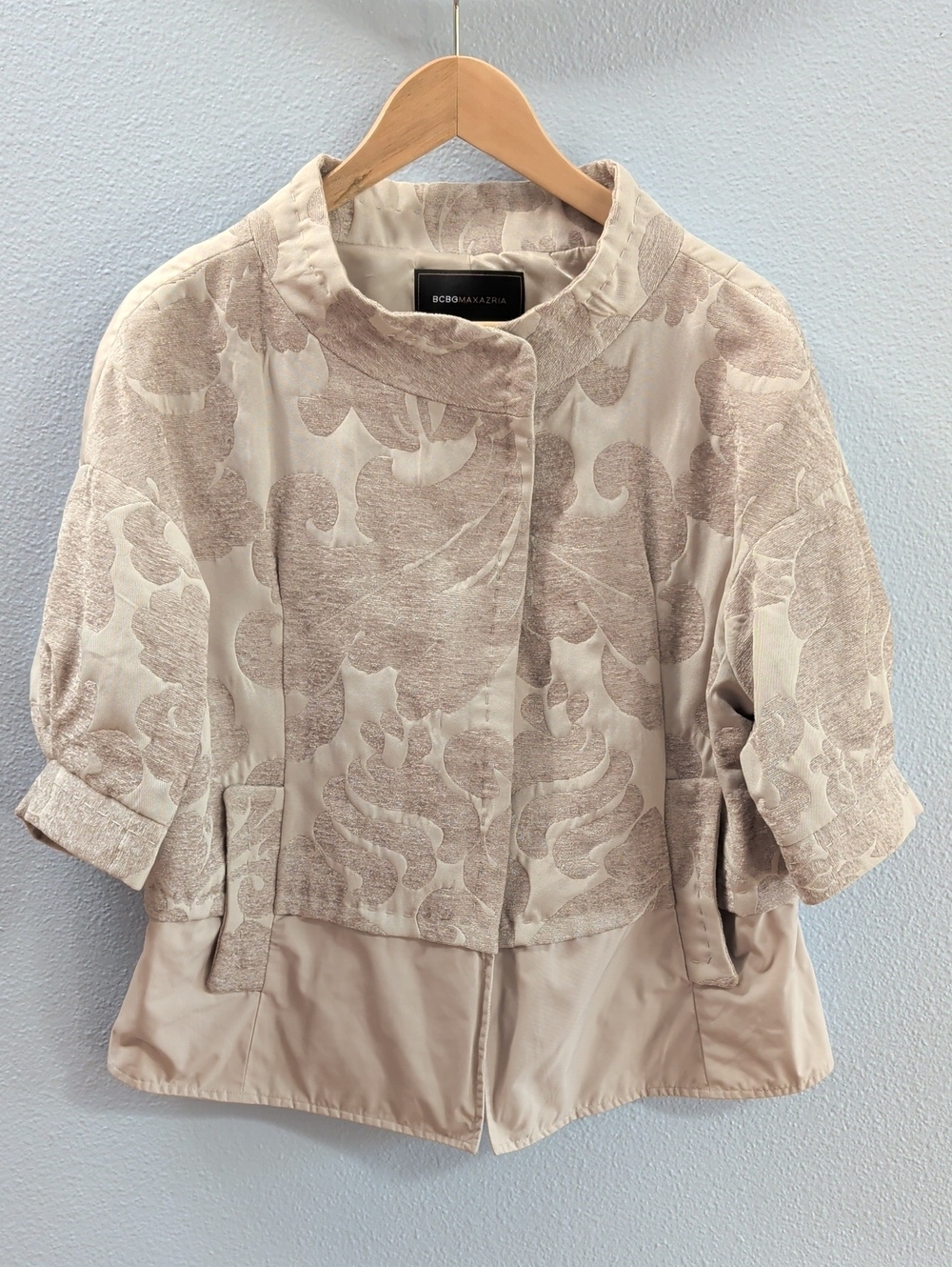 BCBGMAXAZRIA Haya Kimono Elegant Two-Piece Light Tan Gray Brocade Skirt Suit